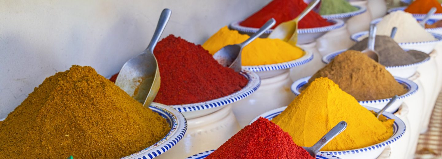Gewürze auf einem Markt in Djerba