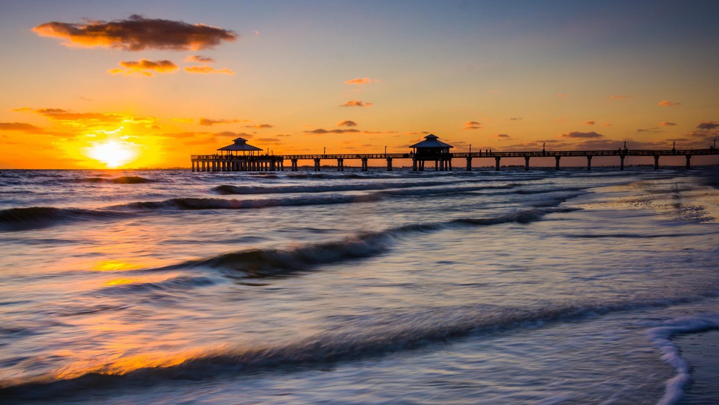 Sunset on the beach in Fort Myers