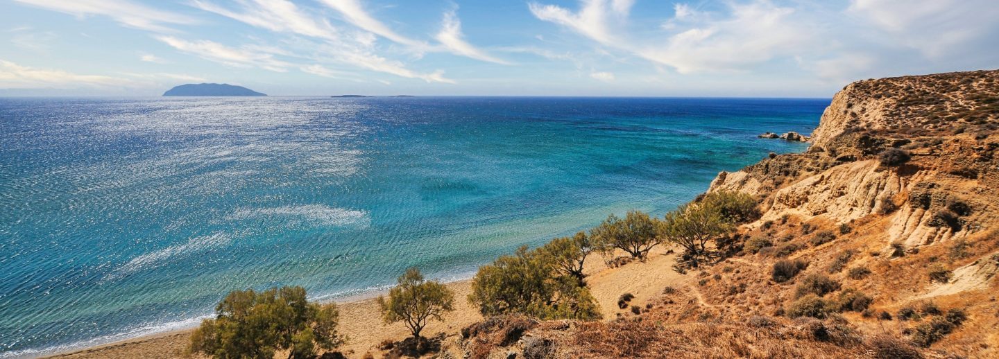 Menschenleerer Strand auf Anafi