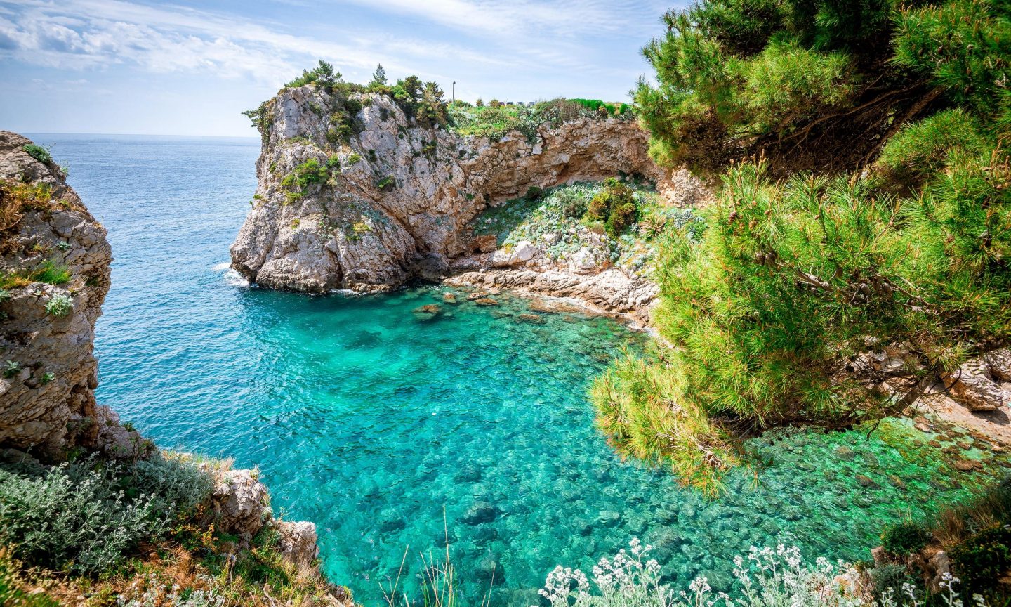 Klippen von Buza Beach bei Dubrovnik