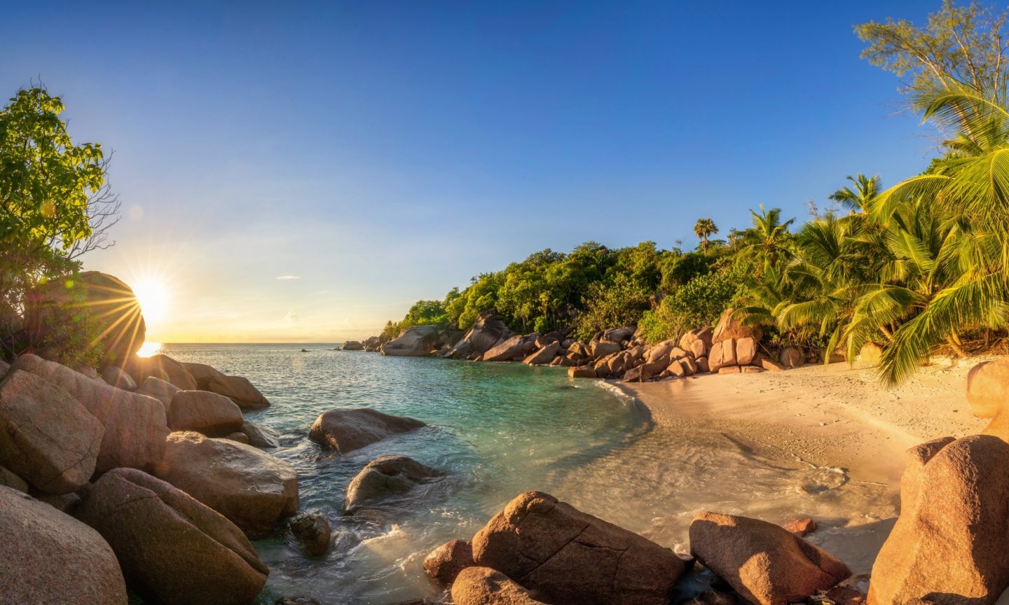Der Strand Anse Lazio auf der Insel Praslin, Seychellen