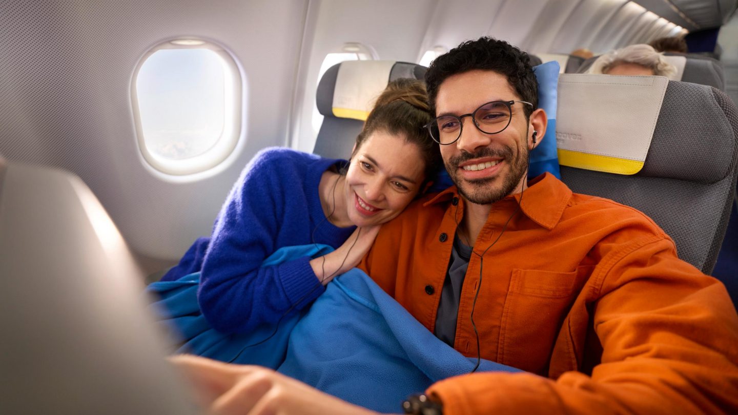 Entertainment on long-haul flights A couple sits in Economy Class and watches the entertainment program