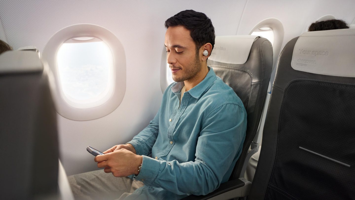 A man looks at the Onboard Cloud on his mobile phone
