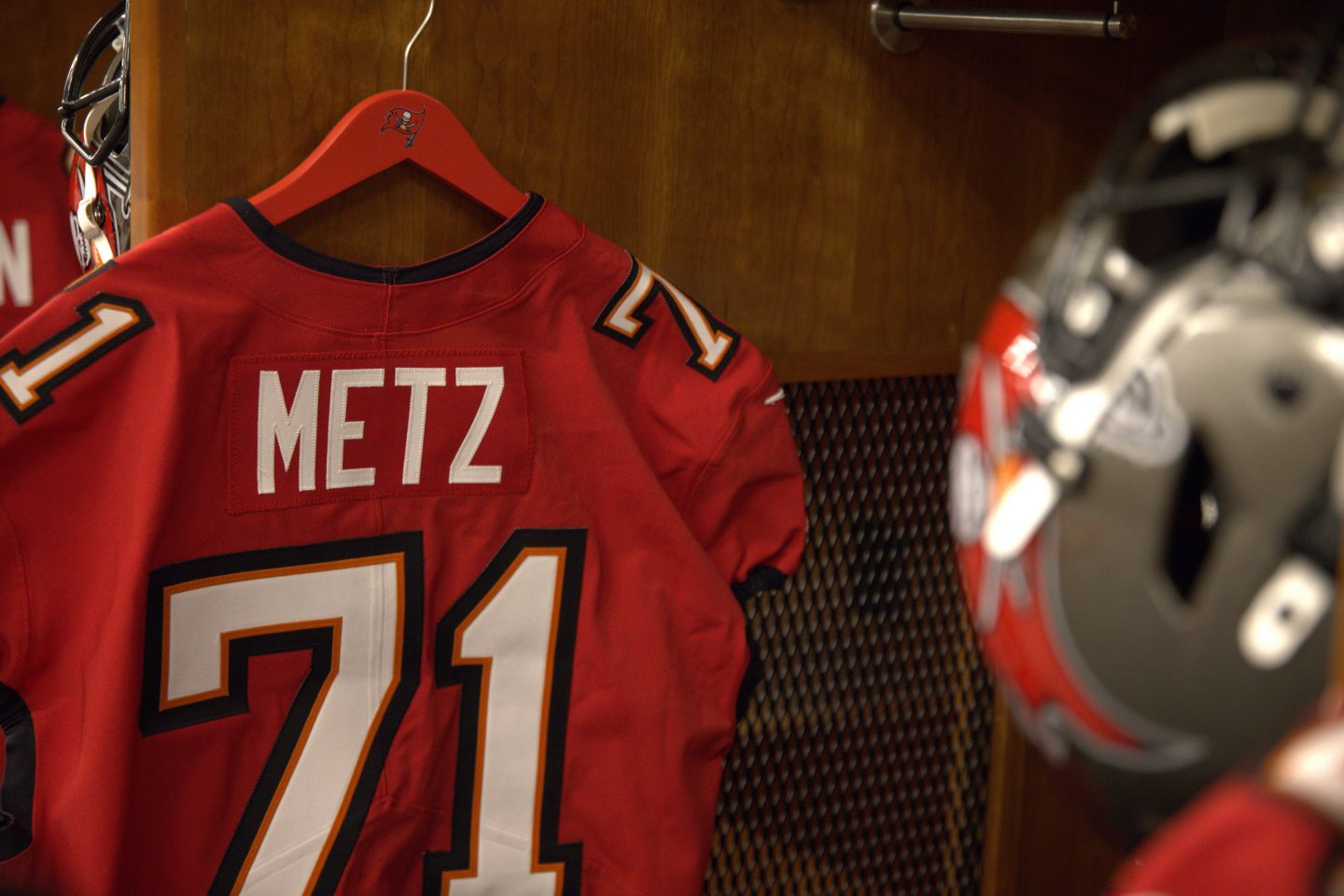 Trikot von Lorenz Metz, Football-Spieler bei den Tampa Bay Buccaneers