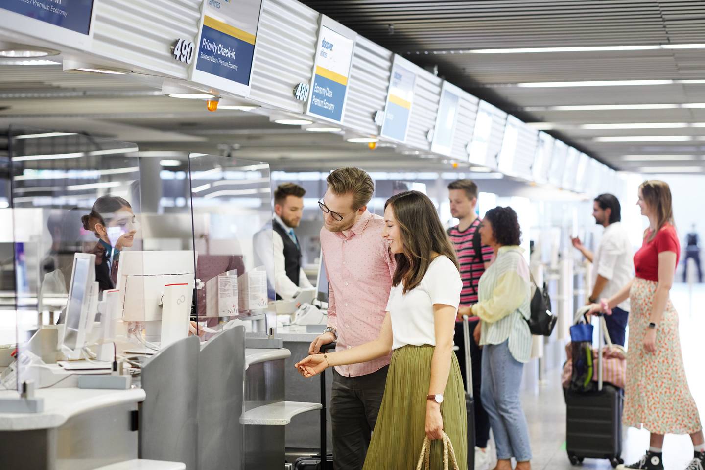 Discover Airlines Check-in am Frankfurter Flughafen.